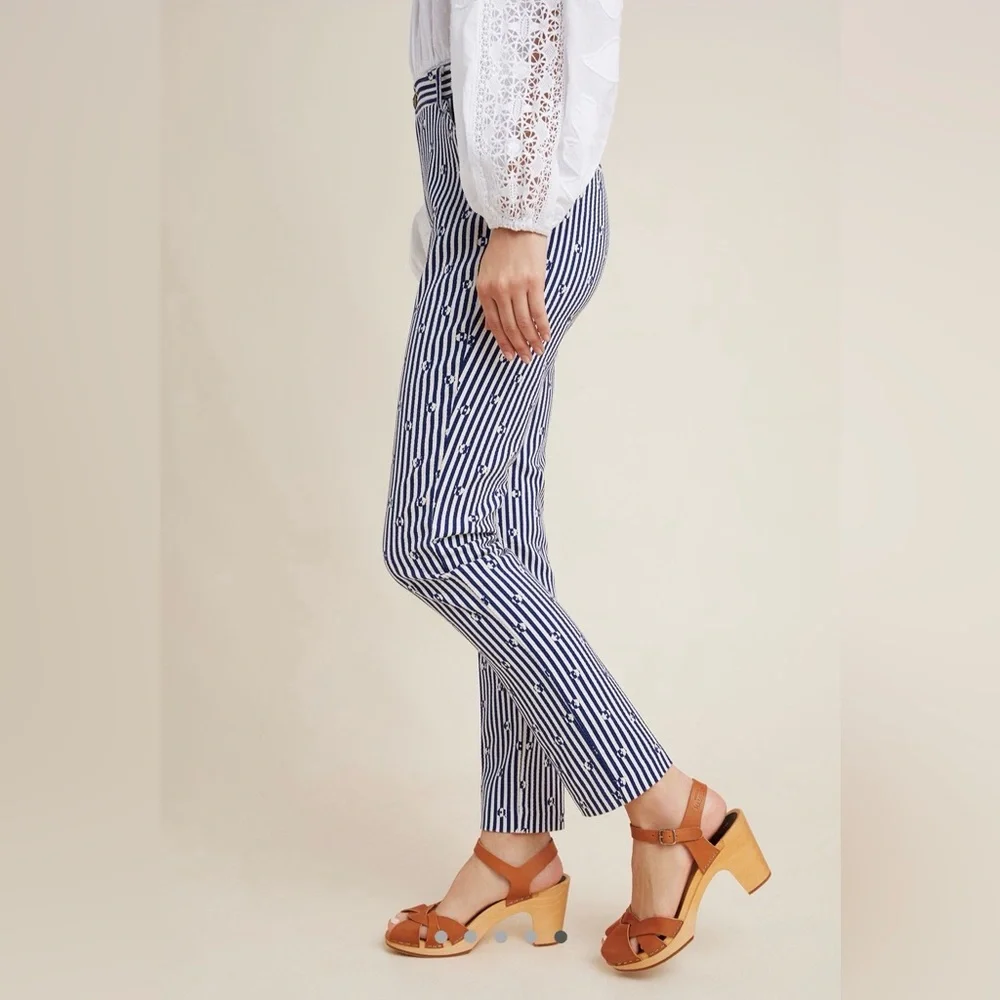 Anthropologie. Essential Slim Trouser. Blue & White Striped Floral. Size 8.